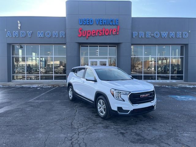 Used 2024 GMC Terrain SLE image 1