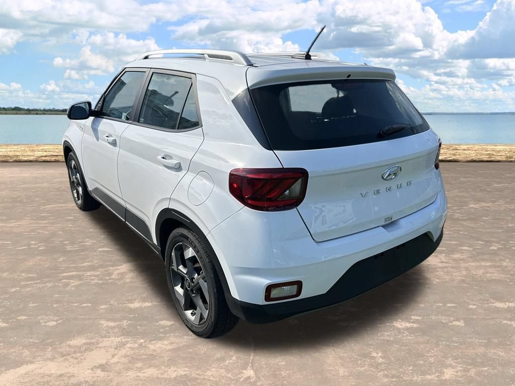 Used 2025 Hyundai Venue SEL FWD image 7
