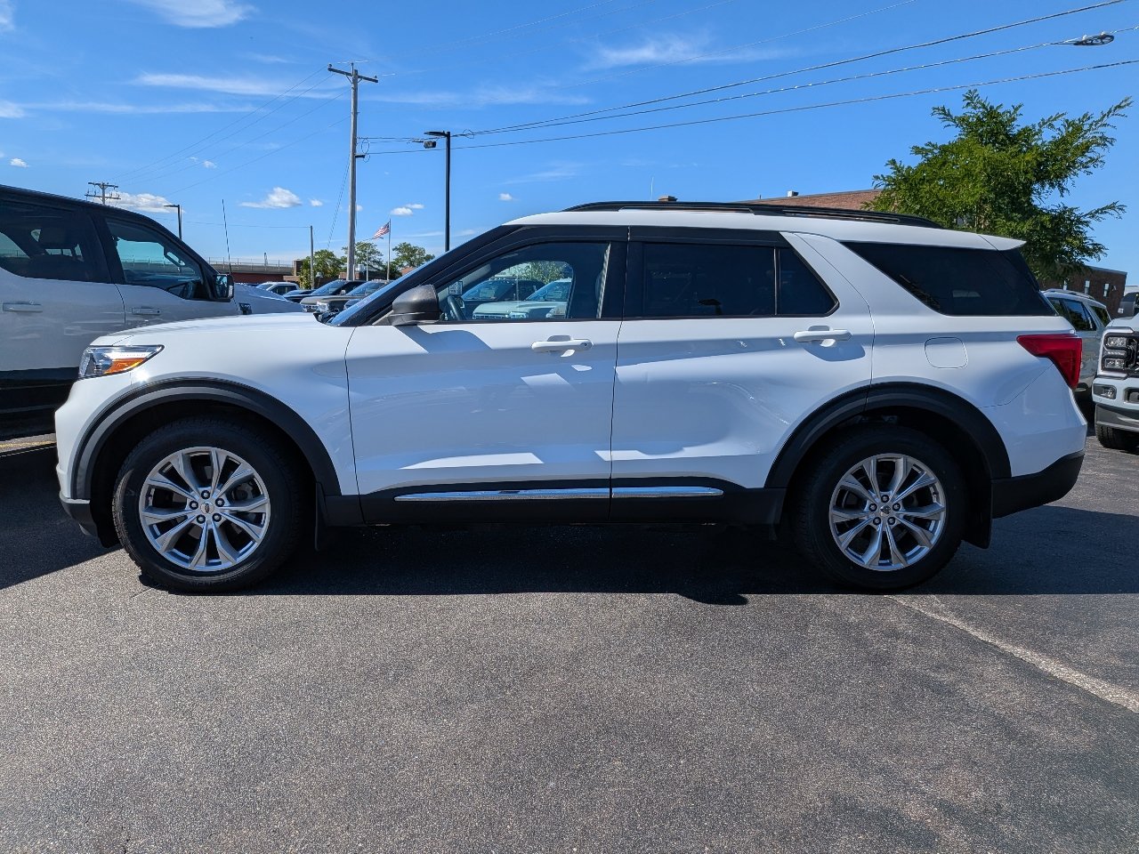 Certified 2020 Ford Explorer XLT w/ Equipment Group 202A AWD/4WD image 7