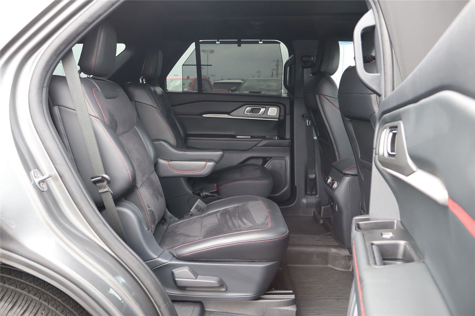 Certified 2025 Ford Explorer ST image 37