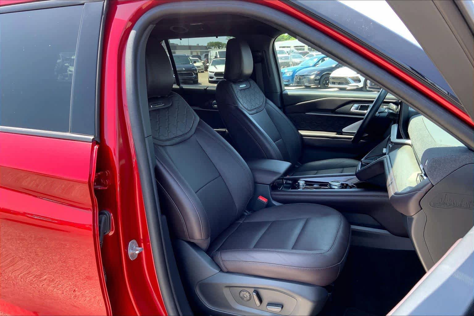 Certified 2025 Ford Explorer Platinum w/ Ultimate Package AWD/4WD image 12