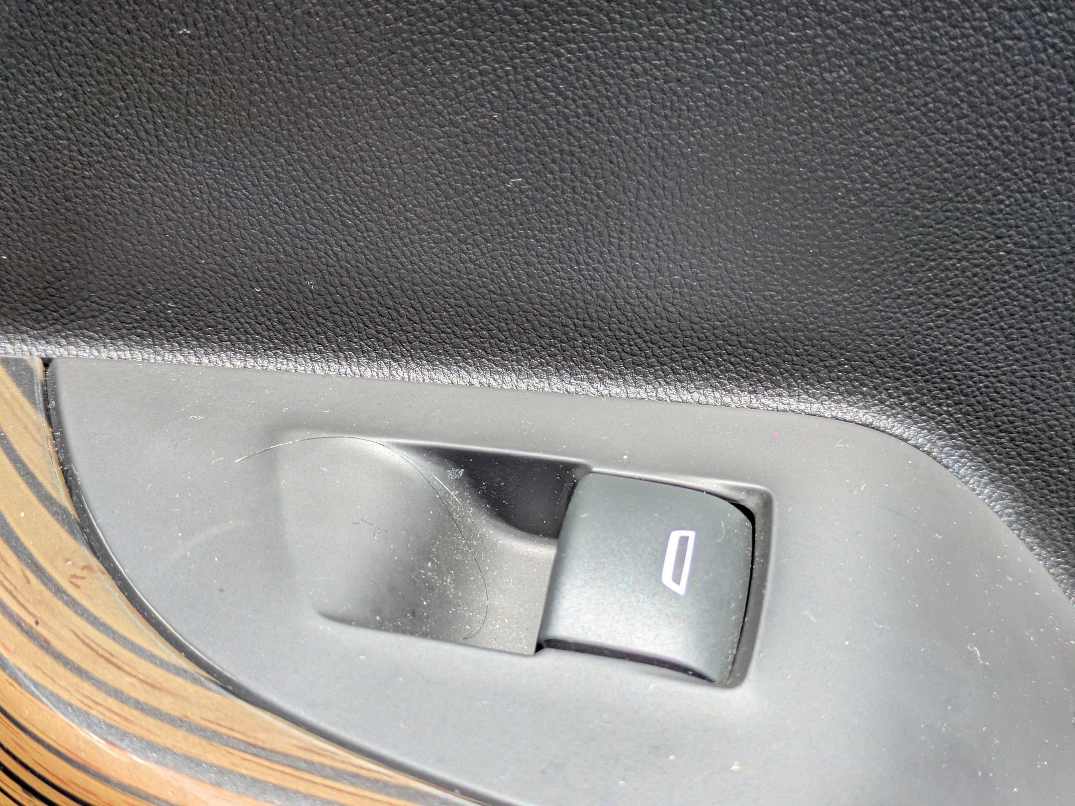 Used 2021 GMC Acadia SLE w/ Driver Convenience Package FWD image 33