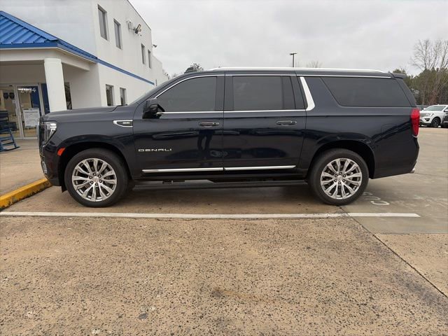 Used 2022 GMC Yukon XL Denali w/ Denali Premium Package image 5