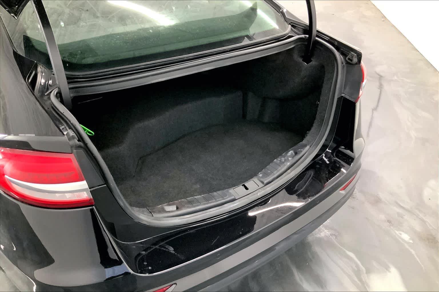 Certified 2019 Ford Fusion SE FWD image 36