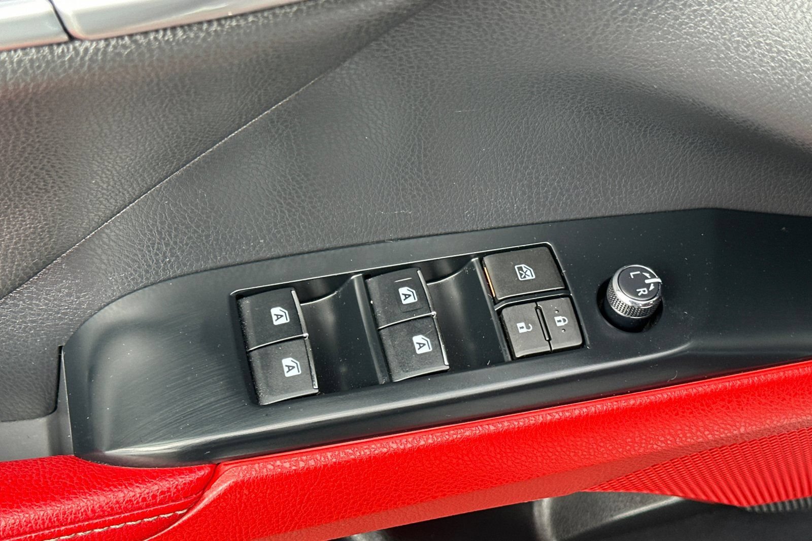 Used 2019 Toyota Camry XSE FWD image 11
