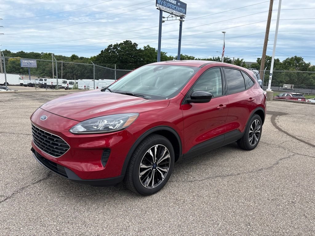 Certified 2022 Ford Escape SE w/ SE Sport Appearance Package AWD/4WD image 3