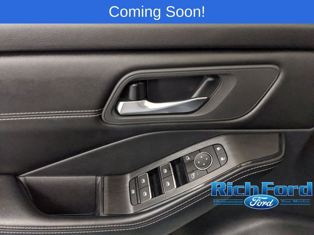 Used 2024 Nissan Rogue SL image 15