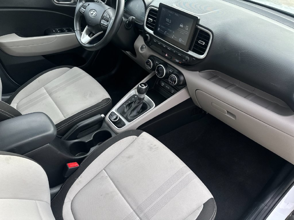 Used 2025 Hyundai Venue SEL FWD image 15