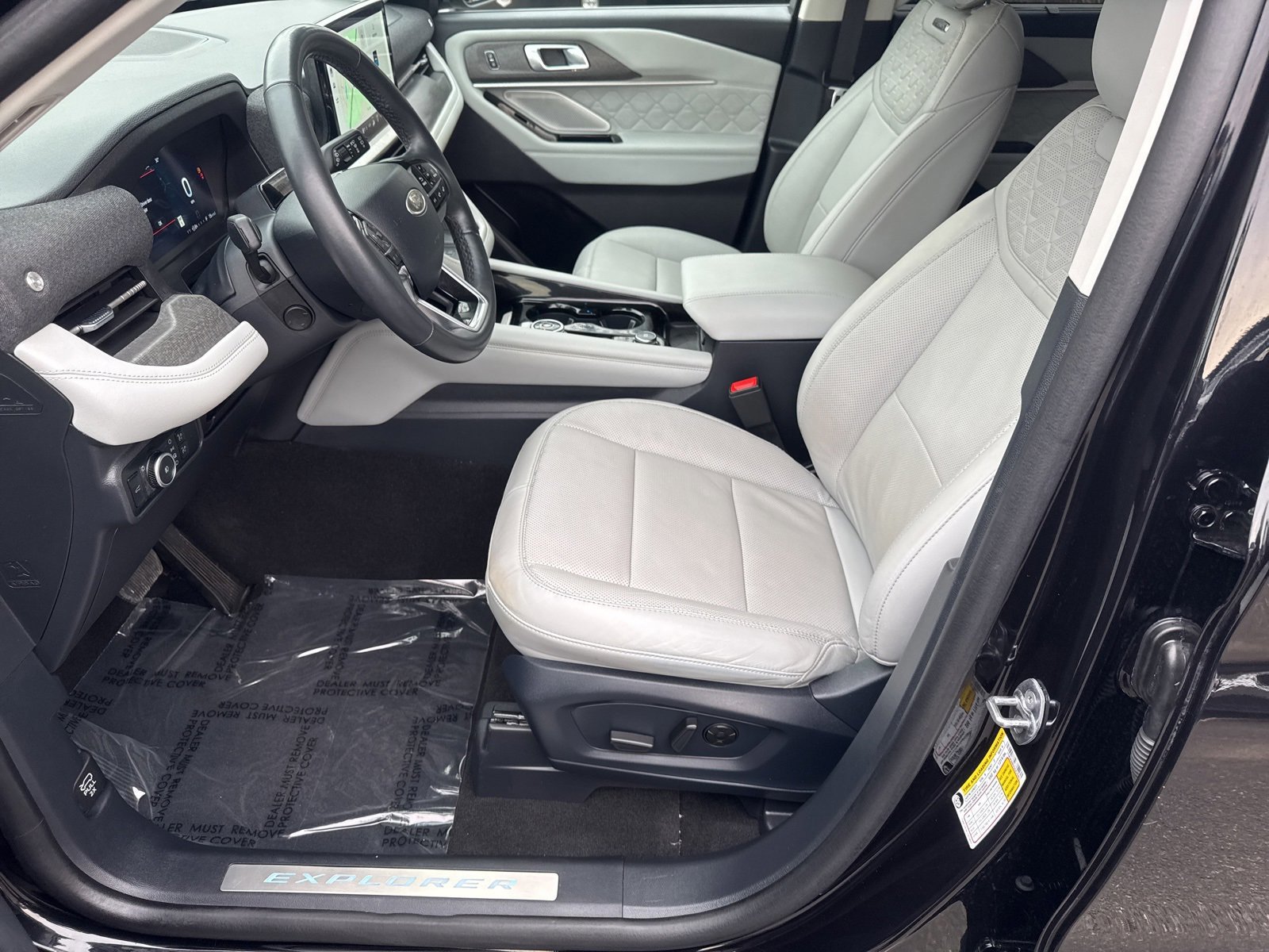 Certified 2025 Ford Explorer Platinum w/ LUX Leather Package image 47