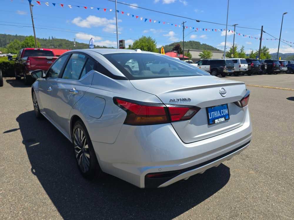 Used 2024 Nissan Altima 2.5 SV FWD image 3