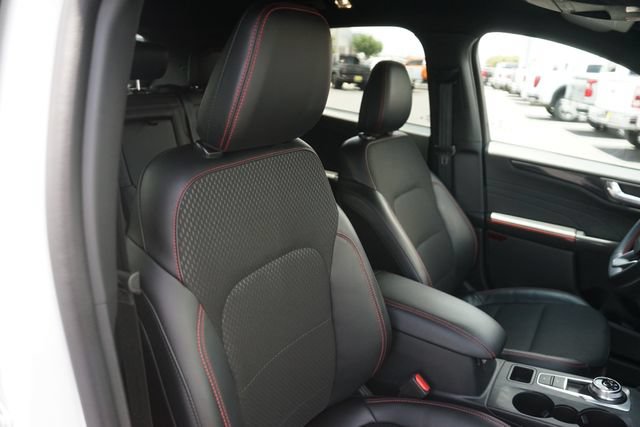 Certified 2025 Ford Escape ST-Line w/ Tech Pack #1 FWD image 19