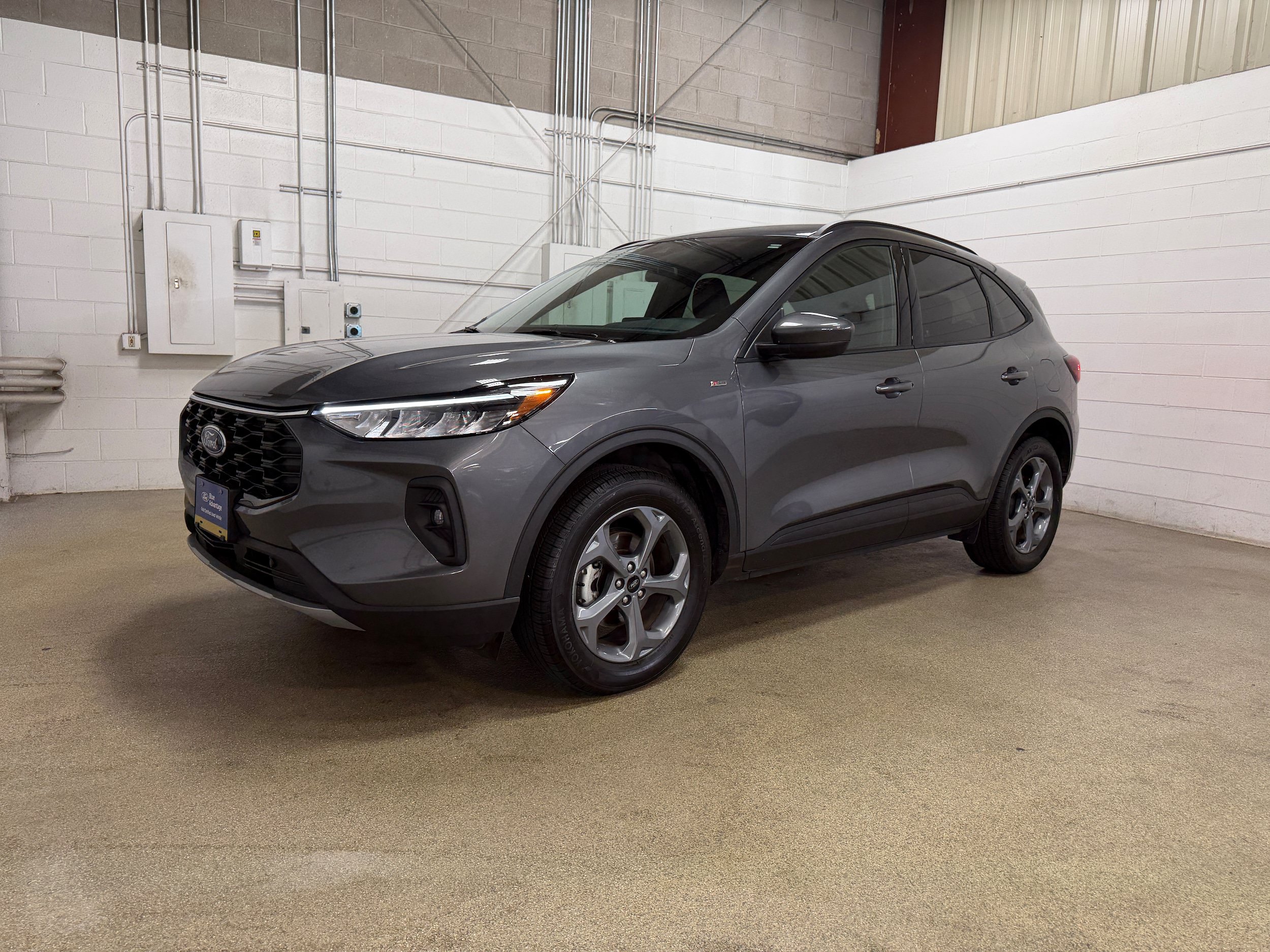 Certified 2025 Ford Escape ST-Line Select AWD/4WD image 2