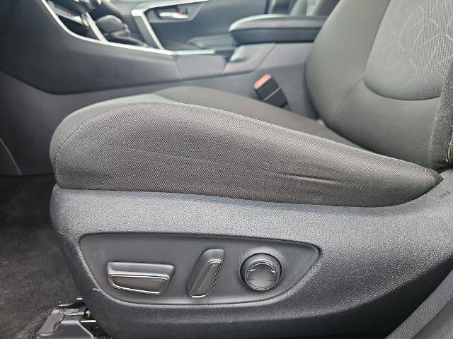 Used 2025 Toyota RAV4 XLE FWD image 27