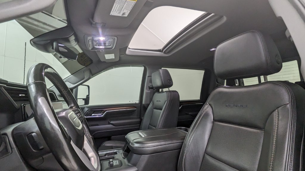 Used 2024 GMC Sierra 3500 Denali w/ Denali Reserve Package AWD/4WD image 3