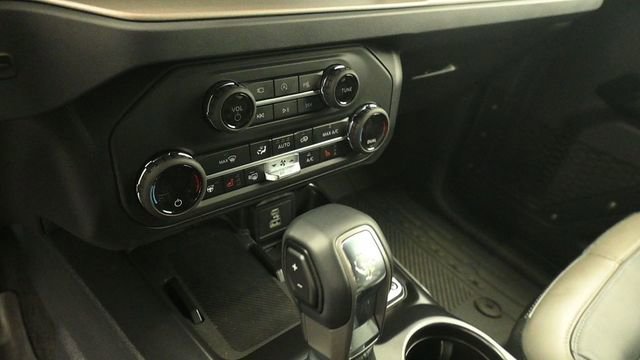 Certified 2025 Ford Bronco Outer Banks AWD/4WD image 17