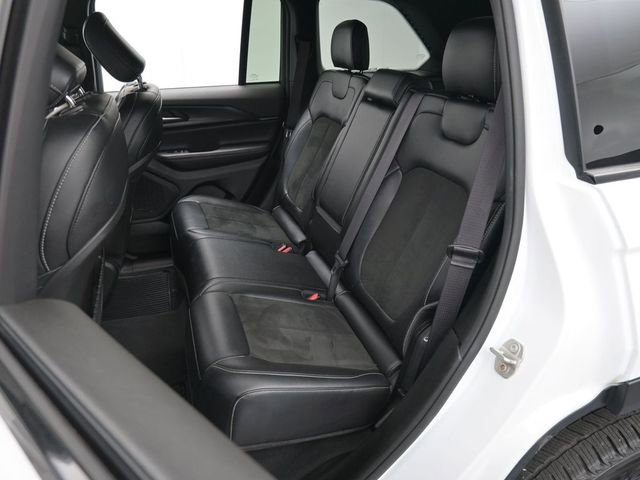 Used 2023 Jeep Grand Cherokee Altitude RWD image 23