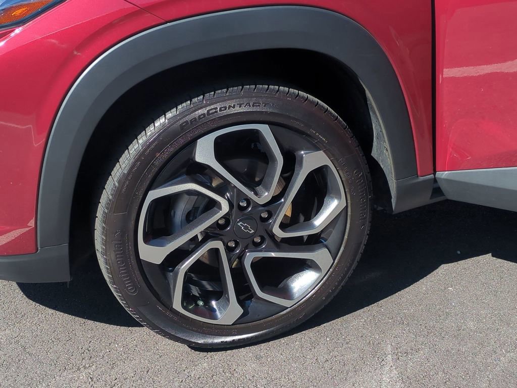 Used 2025 Chevrolet Trax RS w/ Driver Confidence Package image 27