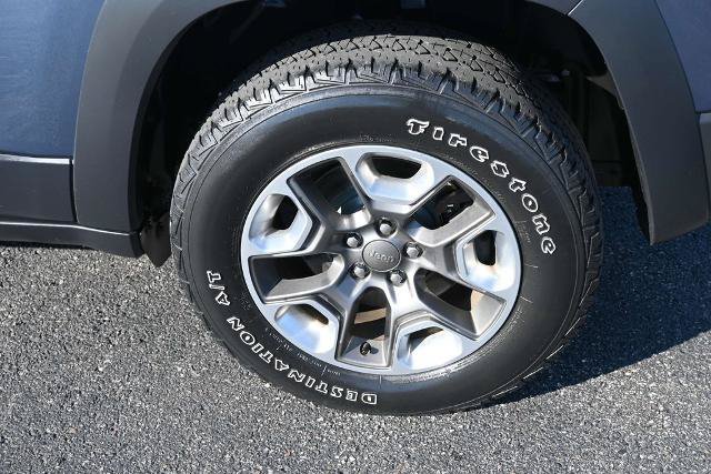 Used 2019 Jeep Cherokee Trailhawk w/ Comfort/Convenience Group AWD/4WD image 14
