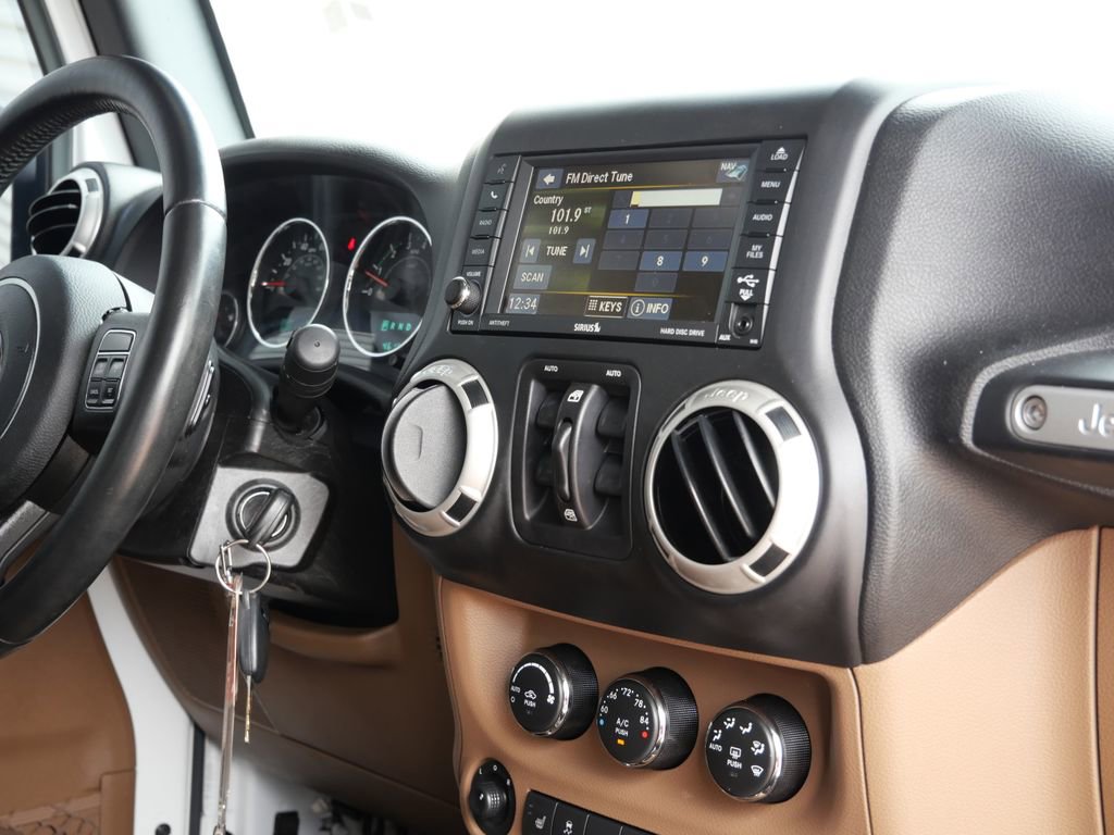 Used 2017 Jeep Wrangler Unlimited Sahara AWD/4WD image 21