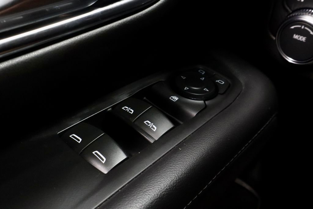 Used 2024 GMC Yukon XL SLE image 26