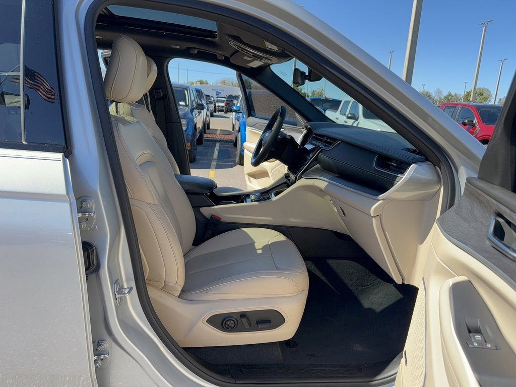 Used 2023 Jeep Grand Cherokee L Limited w/ Luxury Tech Group II image 15