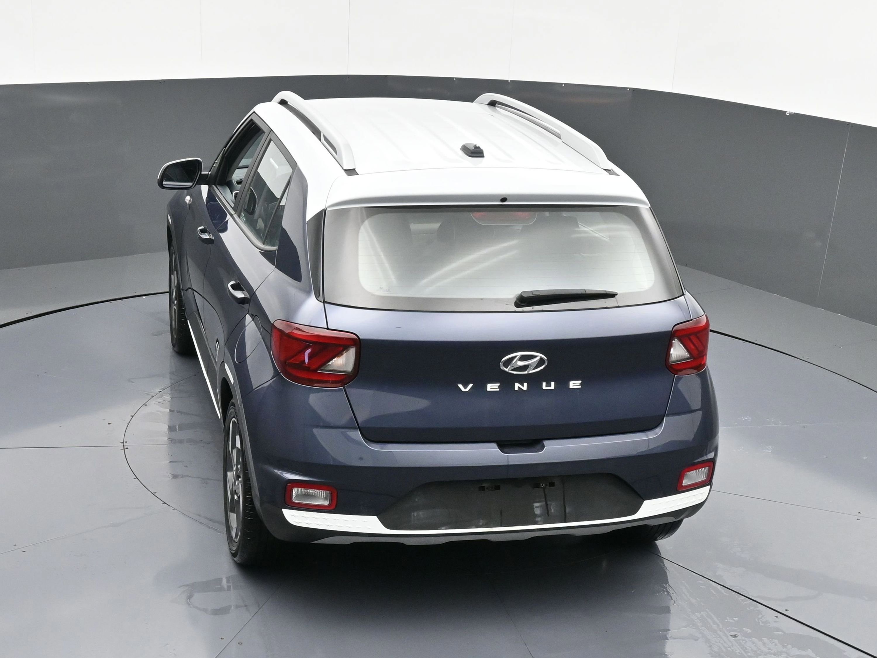 Used 2023 Hyundai Venue Limited w/ Cargo Package image 12