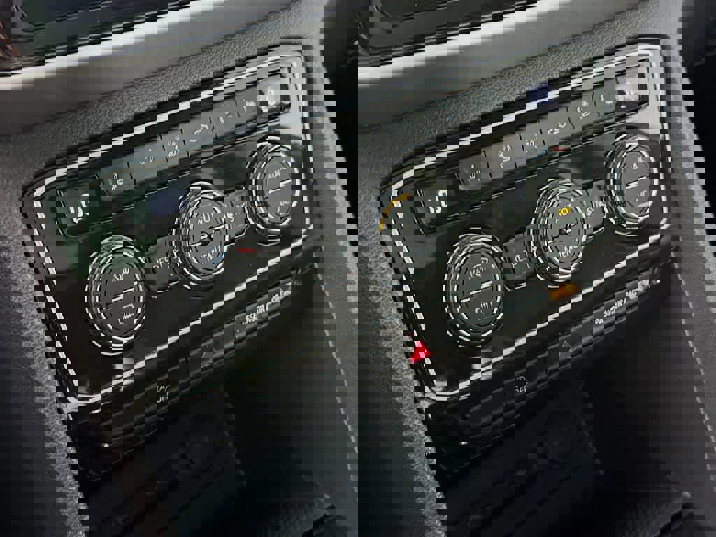 Used 2021 Volkswagen Atlas SEL Premium image 21