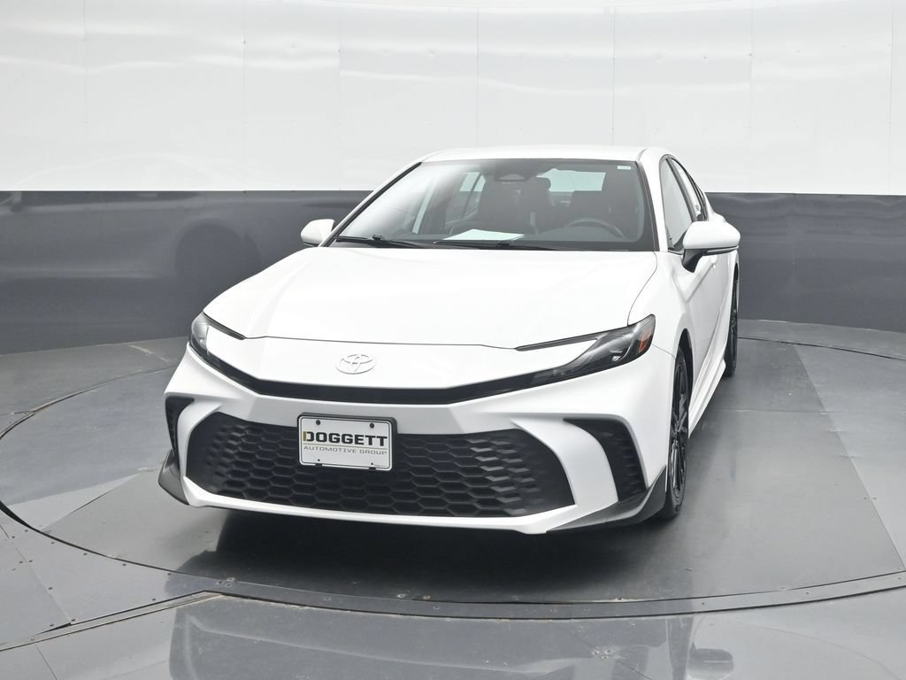 Used 2025 Toyota Camry SE FWD image 5