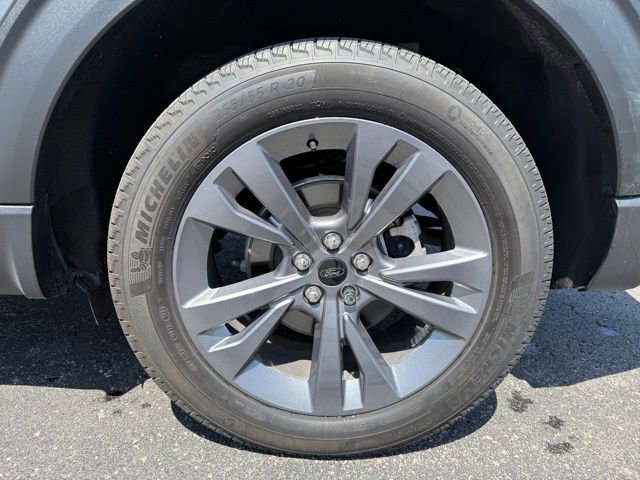 Certified 2024 Ford Explorer XLT w/ Equipment Group 202A AWD/4WD image 9