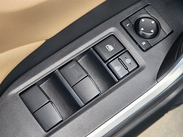 Used 2025 Toyota RAV4 LE AWD/4WD image 21