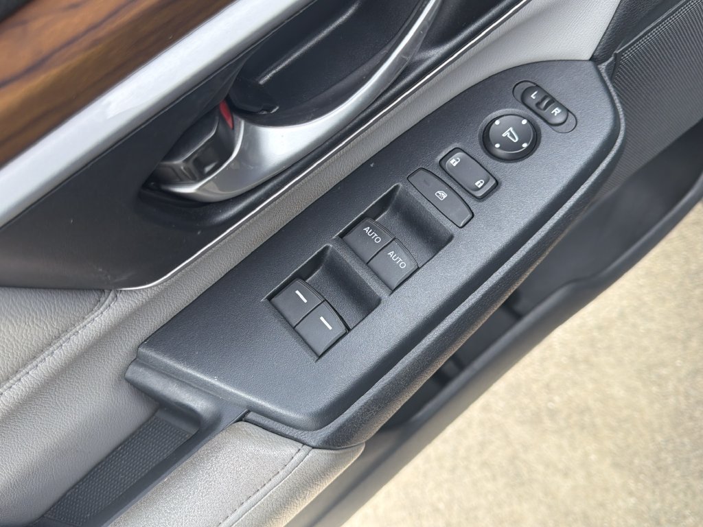 Used 2017 Honda CR-V EX-L image 16