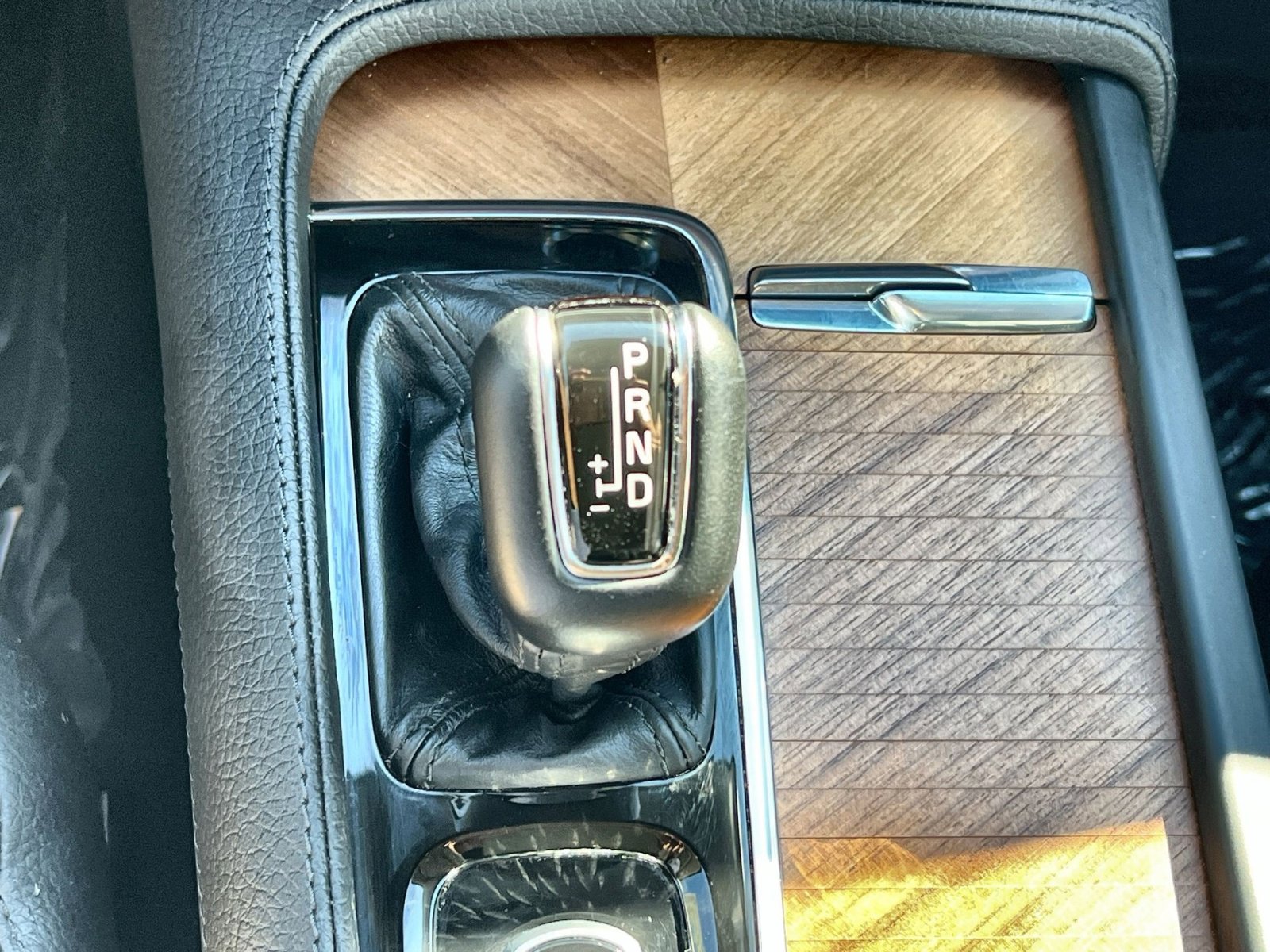 Used 2022 Volvo XC90 T6 Momentum w/ Climate Package image 22