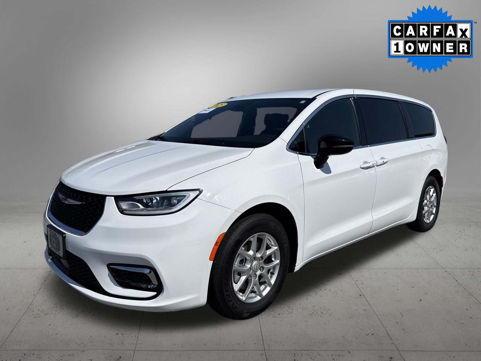 Used 2025 Chrysler Pacifica Select