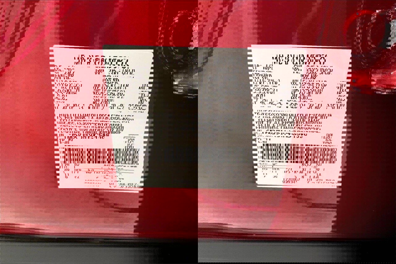 Certified 2022 Ford Explorer XLT w/ Equipment Group 202A image 33