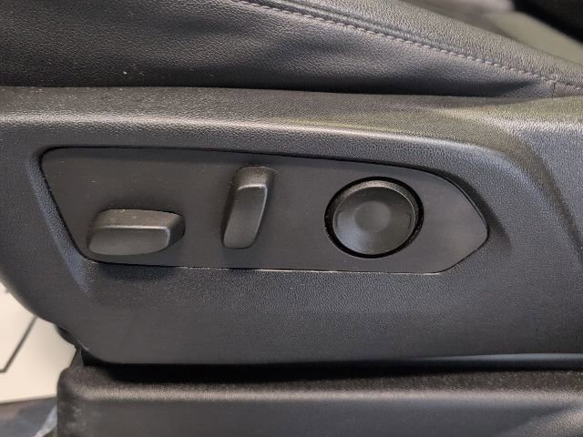 Used 2023 Chevrolet Suburban Z71 image 14