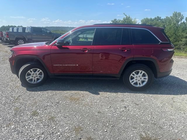 Used 2024 Jeep Grand Cherokee Laredo AWD/4WD image 6