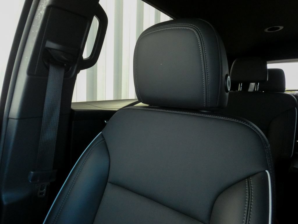 Used 2025 Buick Enclave Preferred AWD/4WD image 24