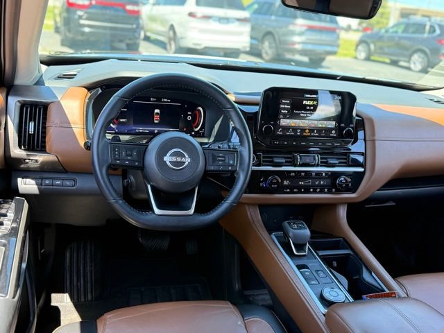 Used 2023 Nissan Pathfinder Platinum w/ Cargo Package AWD/4WD image 8