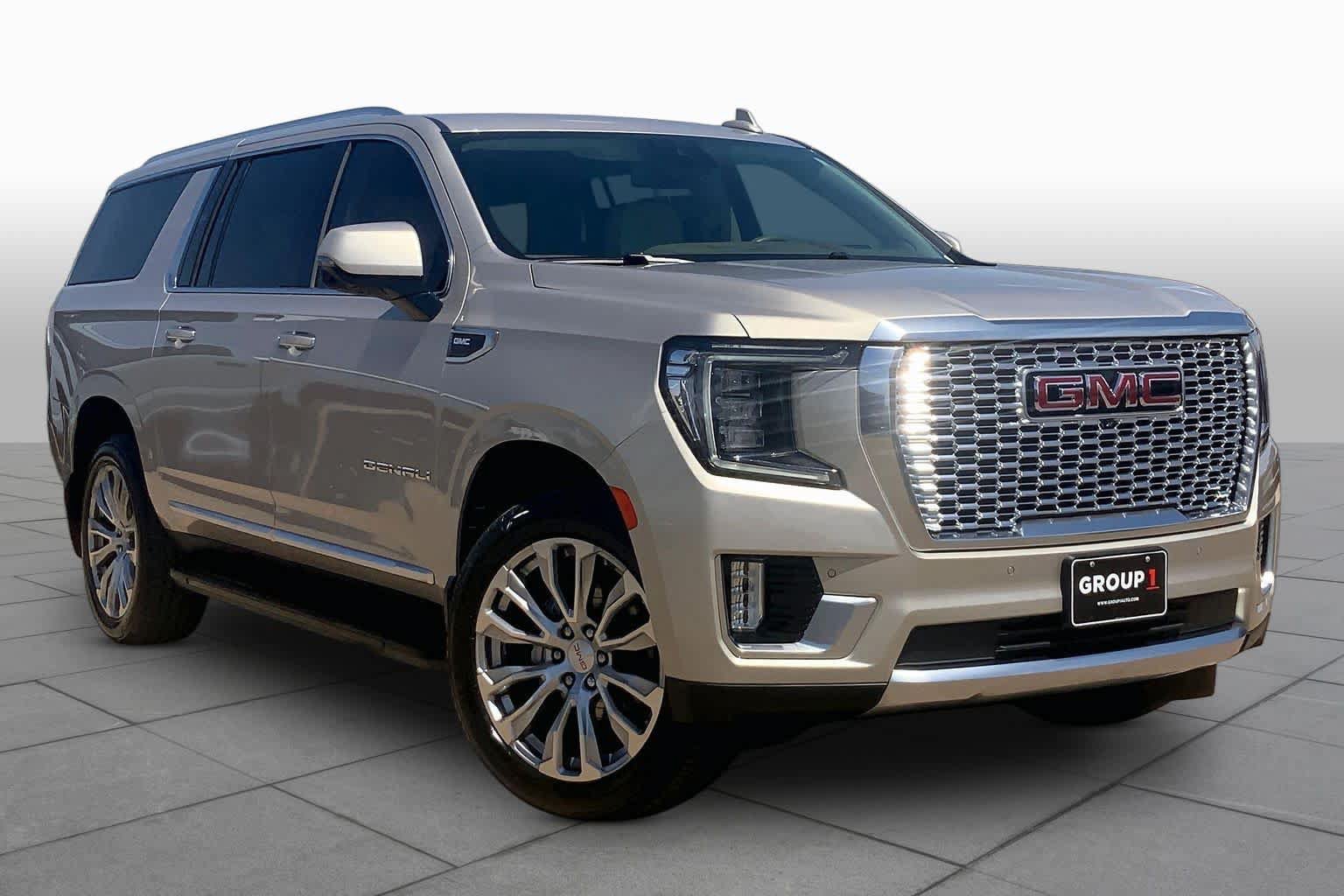 Used 2023 GMC Yukon XL Denali AWD/4WD image 3