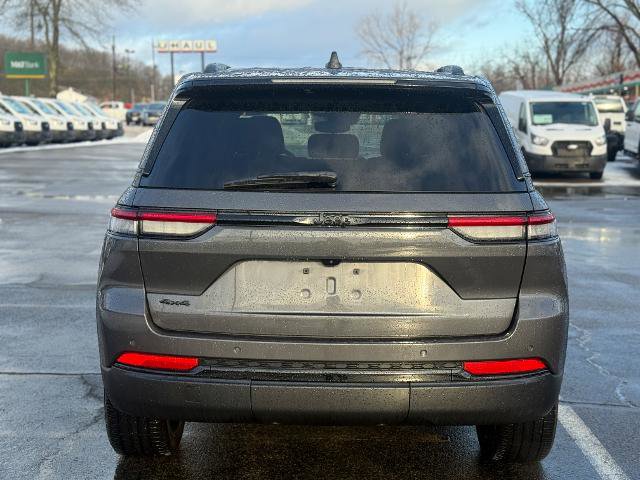 Used 2023 Jeep Grand Cherokee Altitude AWD/4WD image 3