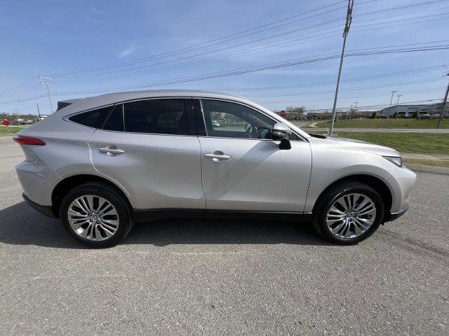 Used 2023 Toyota Venza XLE image 4