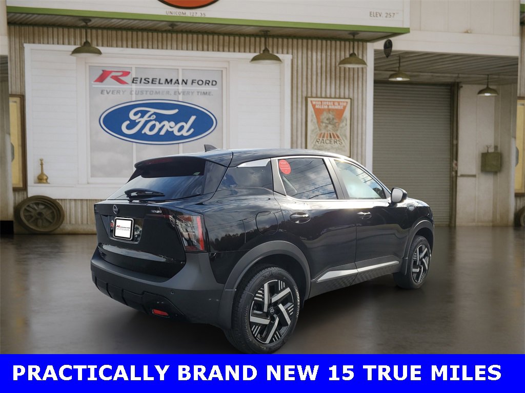 Used 2025 Nissan Kicks SV image 4