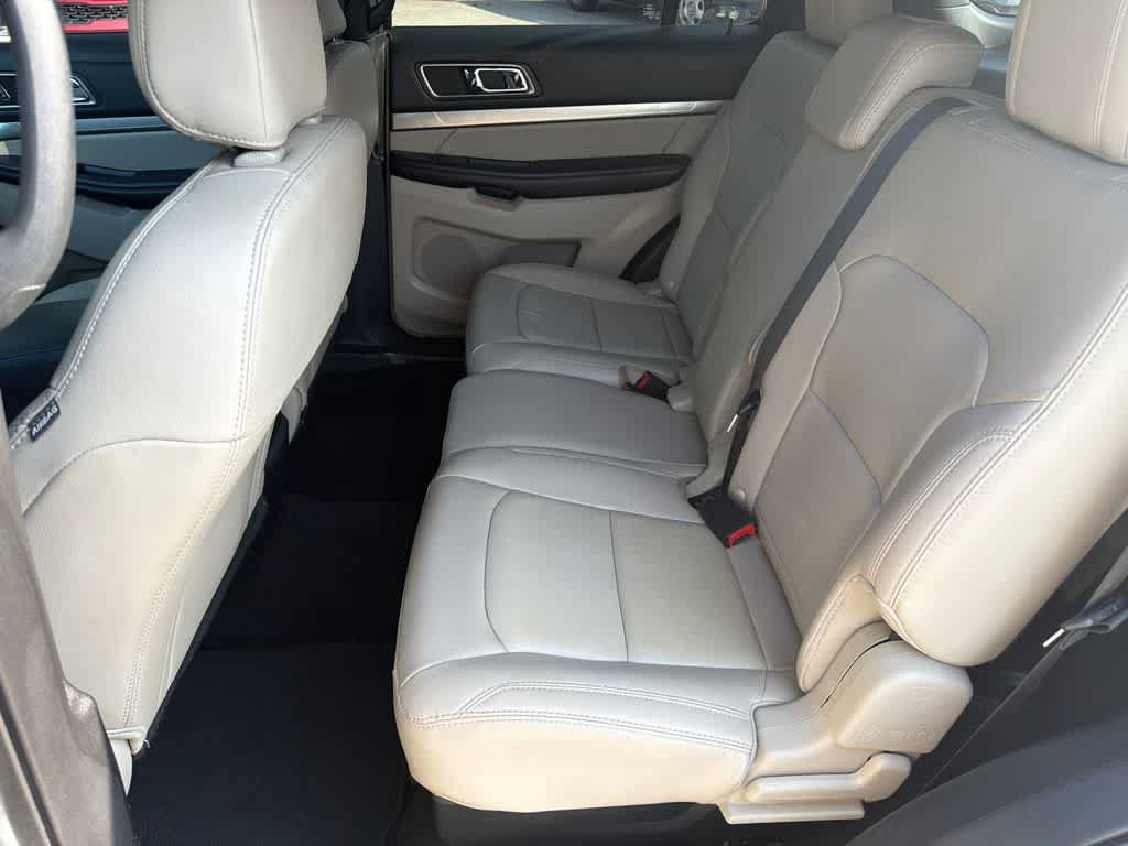 Certified 2018 Ford Explorer XLT w/ Equipment Group 202A FWD image 18