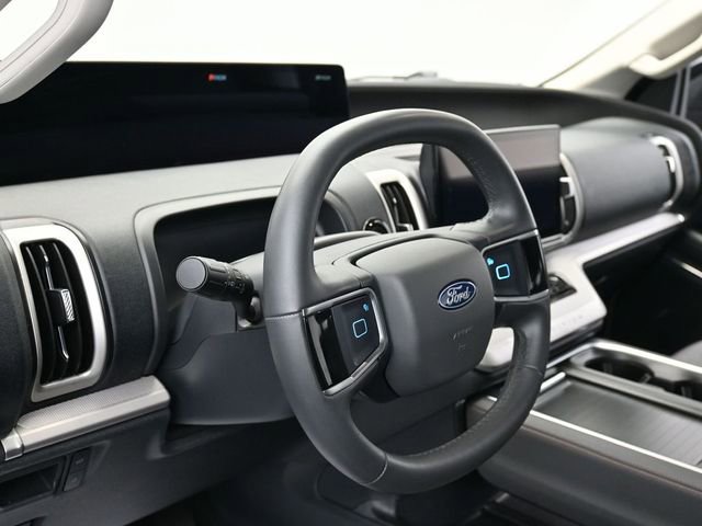 Certified 2025 Ford Expedition Active image 15