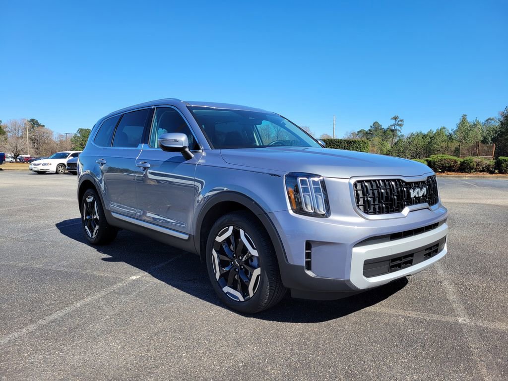 Used 2024 Kia Telluride EX w/ EX Captain's Chair Package image 8
