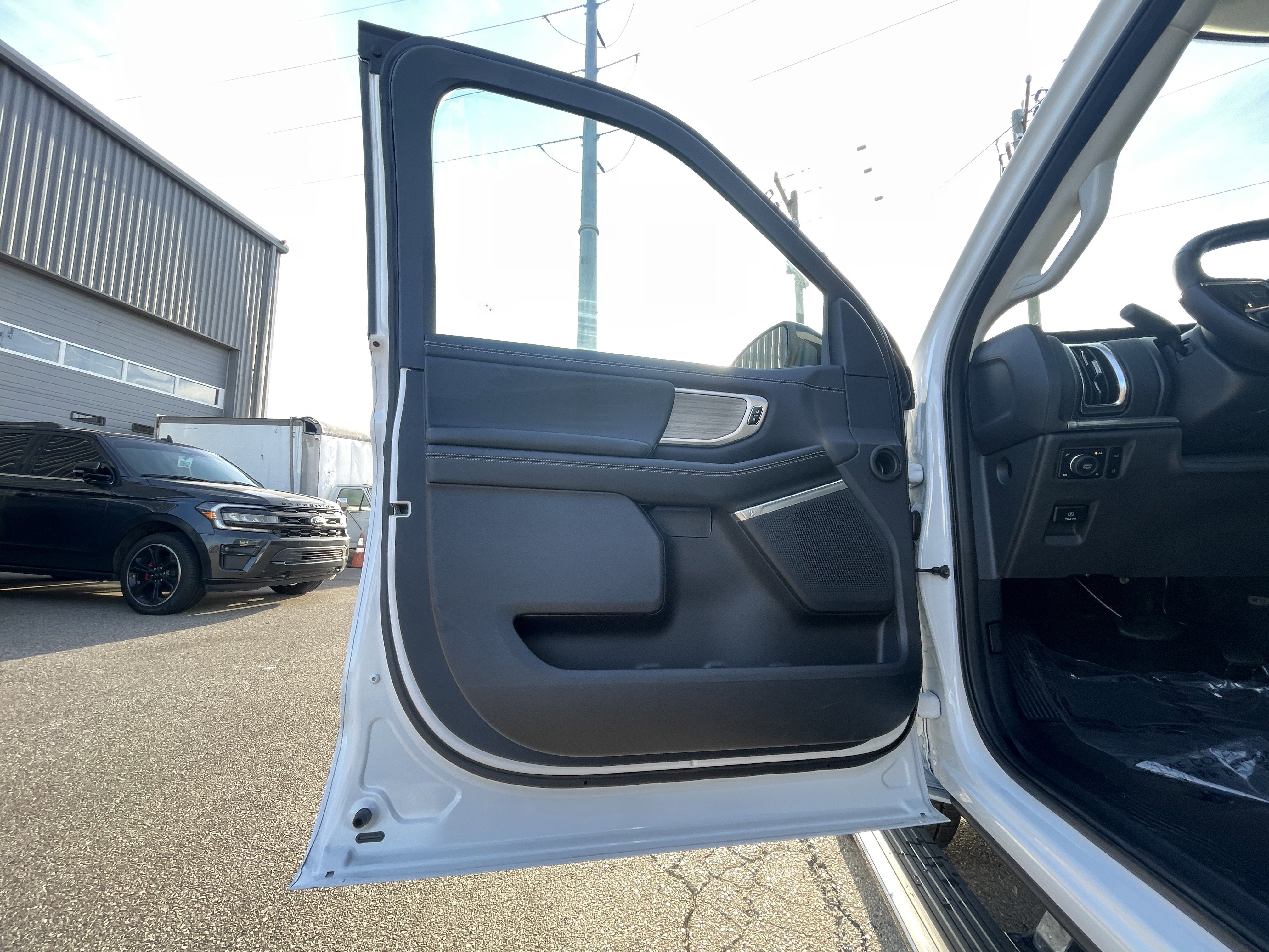 Certified 2025 Ford Expedition Max Platinum image 13