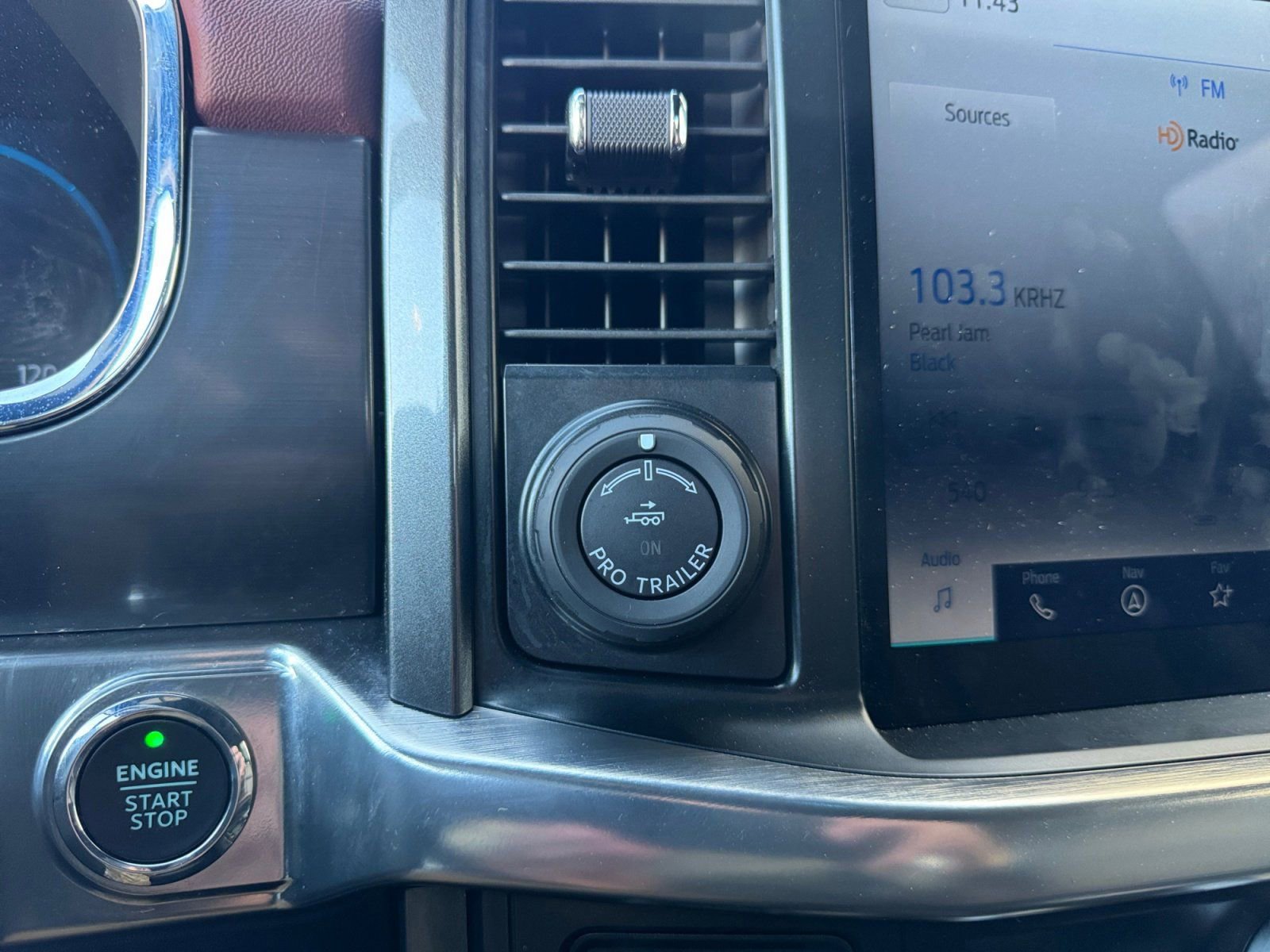 Certified 2023 Ford F150 Lariat w/ Equipment Group 502A High image 27