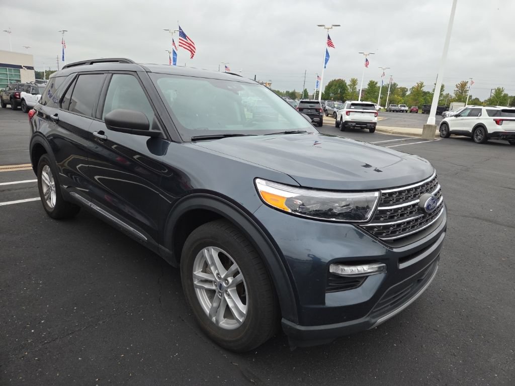 Certified 2024 Ford Explorer XLT w/ Equipment Group 202A AWD/4WD image 4