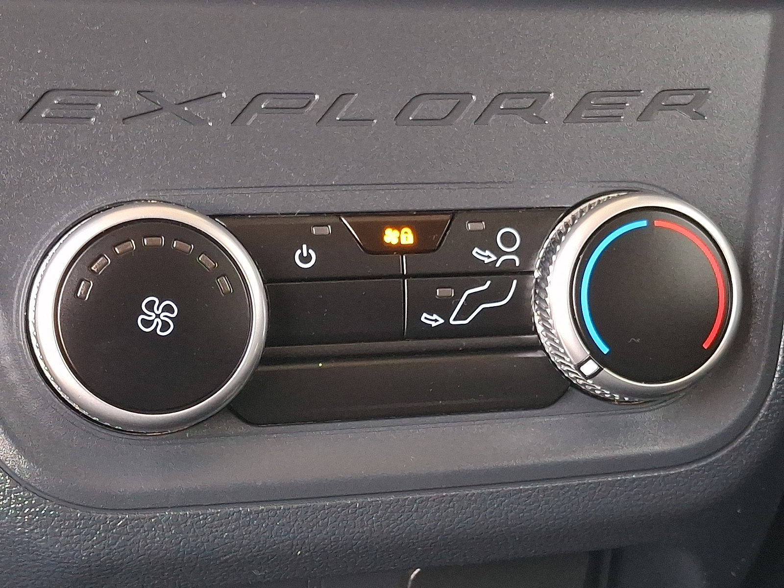 Certified 2025 Ford Explorer Active AWD/4WD image 12
