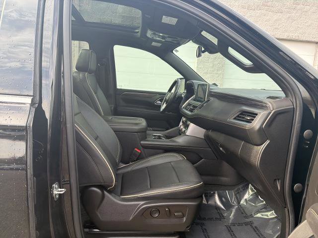 Used 2022 GMC Yukon SLT w/ SLT Premium Package image 16